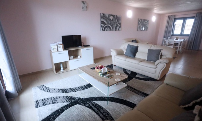 Casarano House | 4 Guests - Sea Breeze Stay with Valley Views