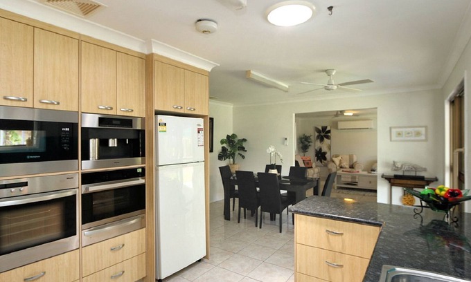 Bargara House | 4 Jacques Court - Quiet location close to shops