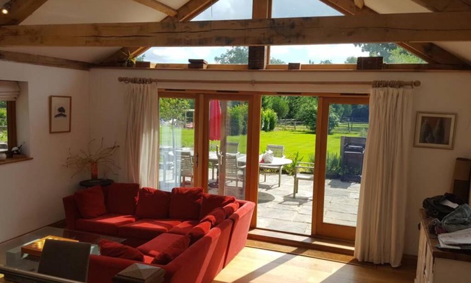 Haslemere House | 4 Kingsize Beds Ensuite - Sleeps 8-10 - Rural Contemporary Oak Framed House