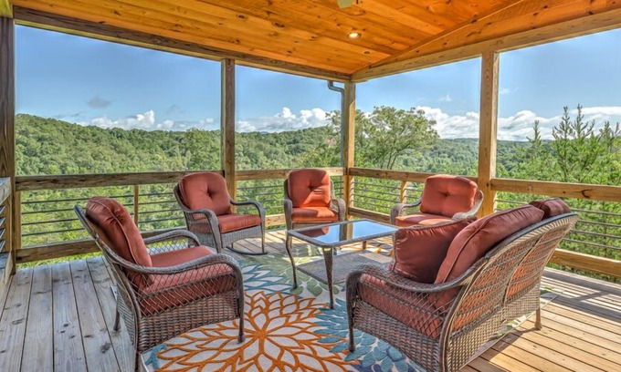 Blue Ridge Cabin | 4 Leaf Clover - Pet Friendly | Mountain & River Views | Hot Tub | Pickleball Court | FirePit