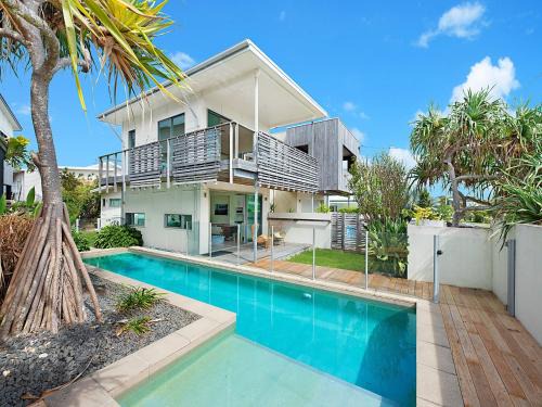 Dicky Beach House | 4 Mackay Street Dicky Beach