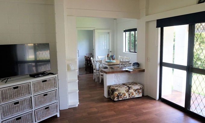 Tin Can Bay House | 4 Mallett Street - Tin Can Bay