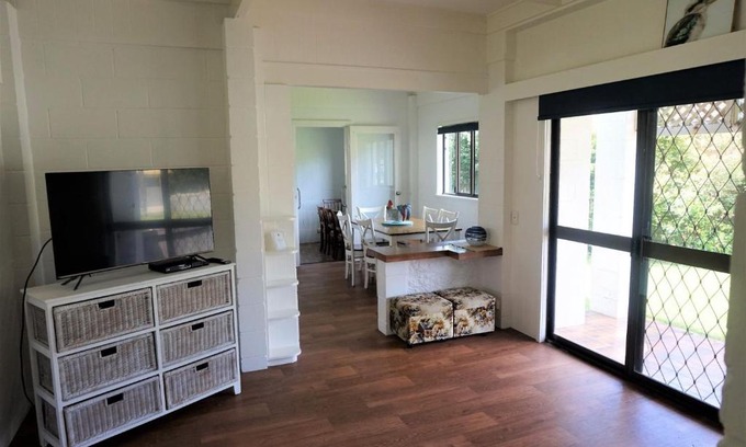 Tin Can Bay House | 4 Mallett Street Tin Can Bay Walk to Everything