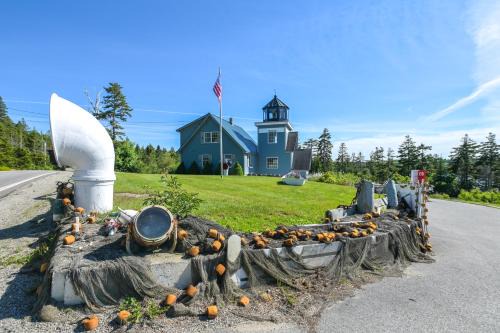 West Tremont House | 4 Mi to Acadia Trails Coastal Maine Home with Deck