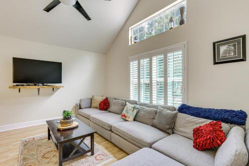 Saint Simons Island House | 4 Mi to Beaches St Simons Island Escape with Patio!