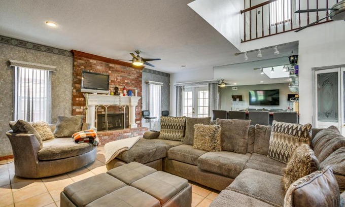 Algiers House | 4 Mi to Bourbon St Spacious Retreat with Wet Bar!