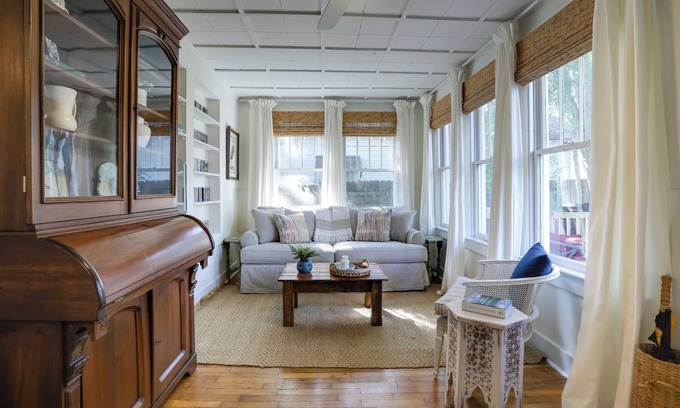 Mid City South Cottage | 4 Mi to Dtwn: Baton Rouge Bungalow w/Private Yard