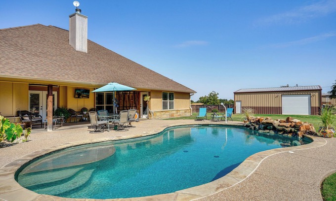 Stephenville House | 4 Mi to Dtwn: Home w/Pool in Stephenville!
