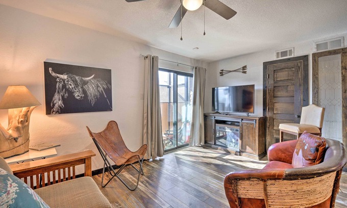 Fort Worth Apartment | 4 Mi to Dtwn: Rustic Fort Worth Apt