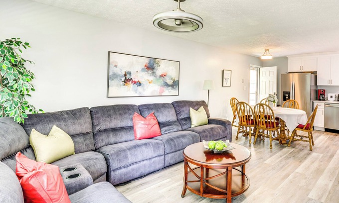 Newport News House | 4 Mi to Hampton Coliseum: Home w/Yard!