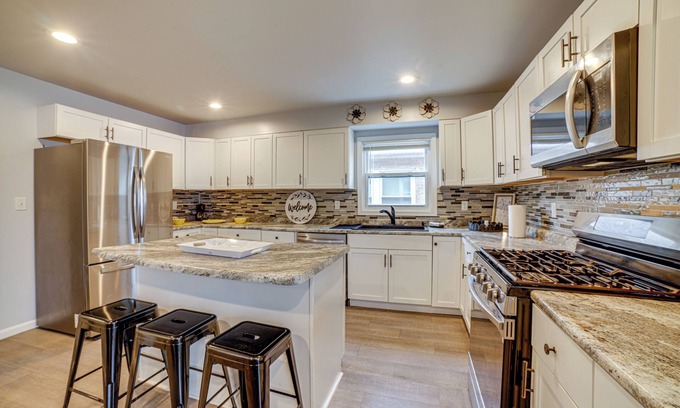 East Chicago House | 4 Mi to Lake Michigan: East Chicago Home w/Grill
