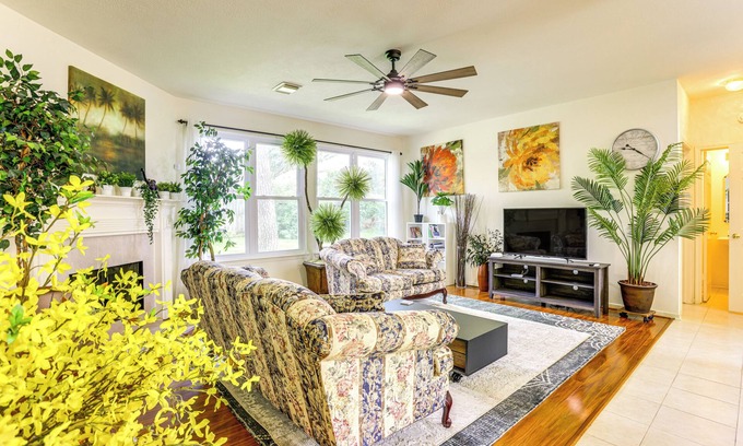 Spring House | 4 Mi to Old Town Spring: Family Retreat w/Yard!