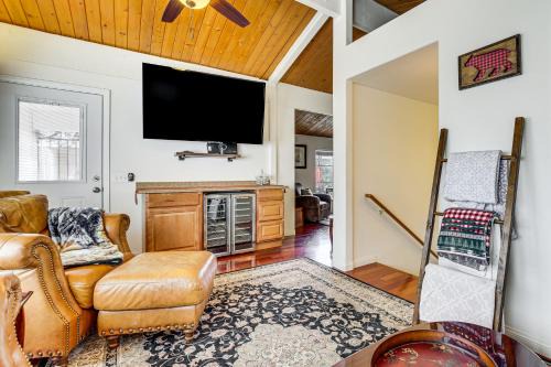 Arrowbear Lake House | 4 Mi to Snow Valley Mountain Quiet Nature Escape!