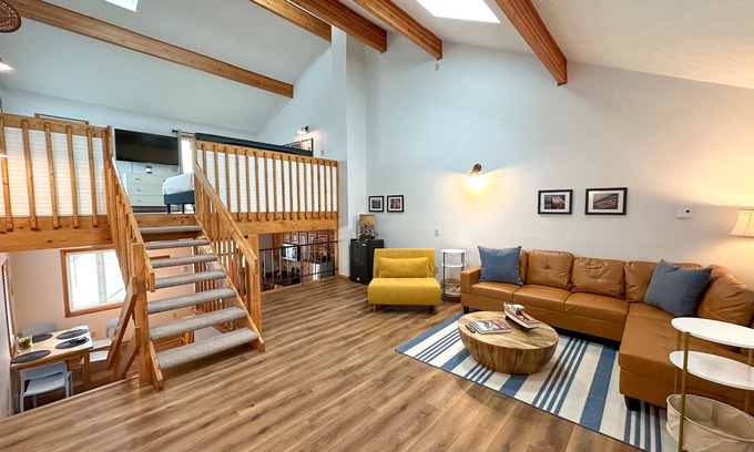 Sandusky House | 4 Minutes to Sports Center! Fun Family Home