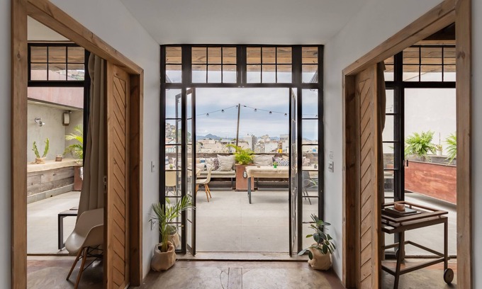 Zona Sul House | 4 Modern Private Ensuites in Ipanema Hills