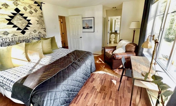 Port Moody Cottage | 4 Oceanside Cottages for Events & Gatherings