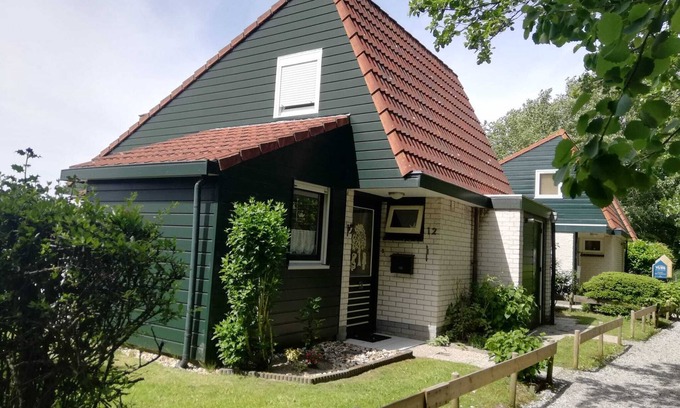 Sint Maartensvlotbrug House | 4 people House, detached, beach, terrace, great facilities