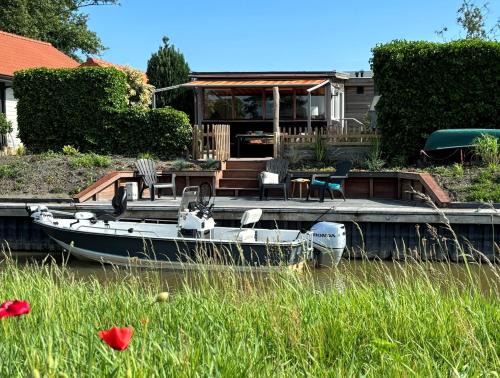 Anjum Ski Chalet | 4 pers house Cecil with own fishing spot on a dutch chanel