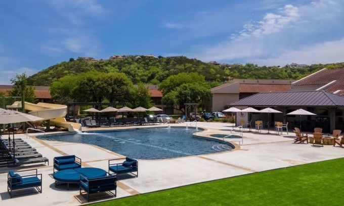 Boerne Hotel | 4 Relaxing Units w/Breath-taking Views! Onsite Pool, near Boerne Park!