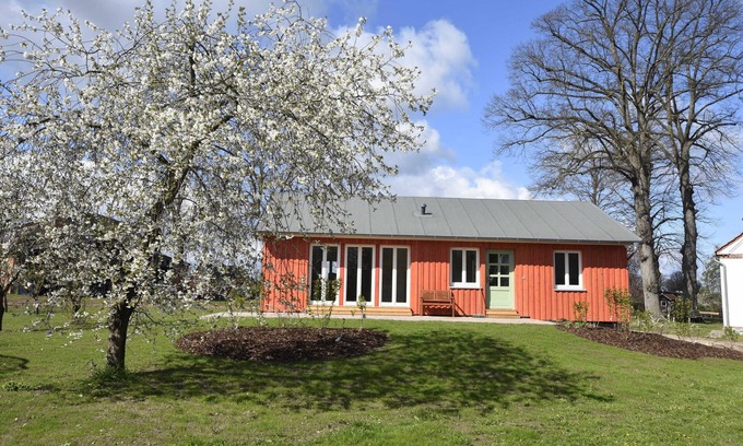 Alt Farpen Apartment | 4-room red vacation home for up to 8 people - 4-room colorful vacation homes, OVS 999