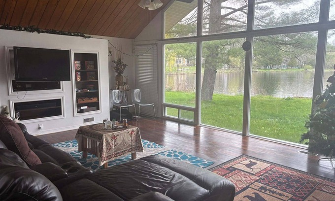 Hinchinbrooke Ski Chalet | 4-season chalet middle of nature on the edge of private lake with panorama view