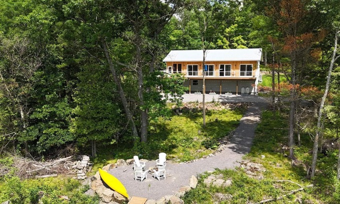 Havelock-Belmont-Methuen Cottage | 4-season retreat along the Crowe River. Tranquillity and modern comfort.