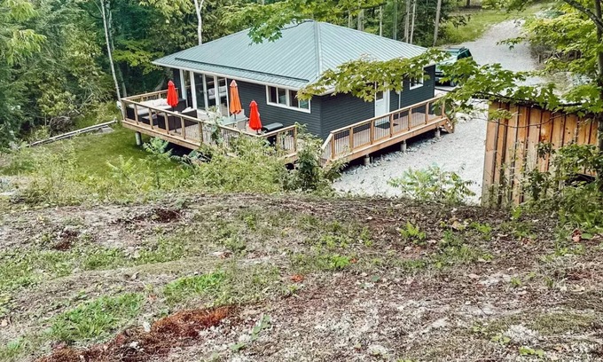 Rideau Lakes Cottage | 4 seasons Lake house- ice fishing and snowmobile trails