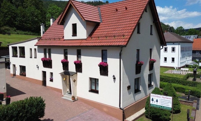 Gebersdorf Apartment | 4-star holiday apartment Sorbitztal with mountain view, private garden and Wi-Fi