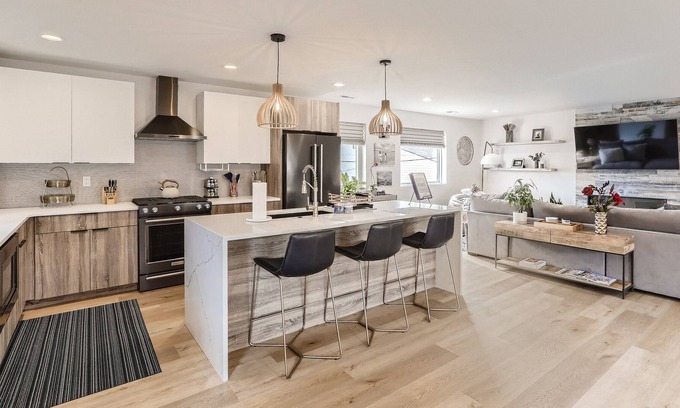 Jefferson Park House | 4 story brand new modern townhome in the heart of Jefferson Park