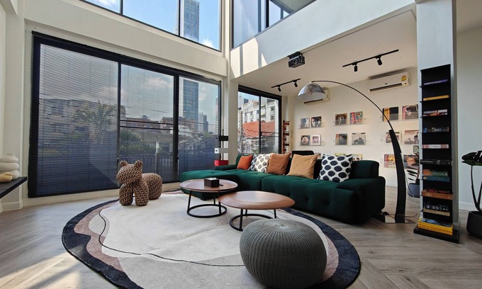 Khlong Tan Nuea Villa | 4-story modern art villa Free WiFi Netflix