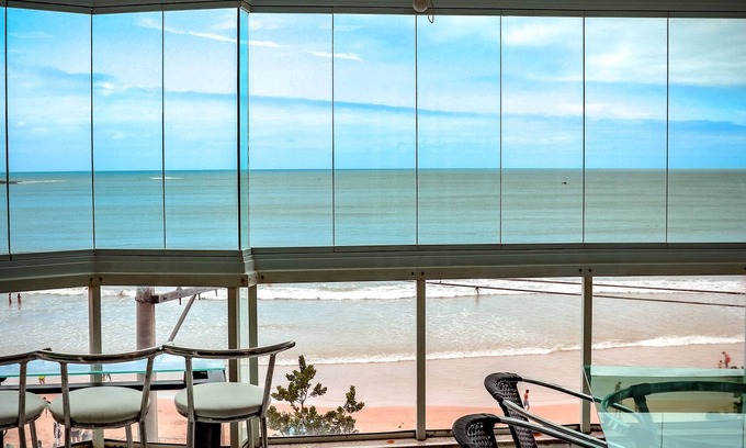 Praia do Morro Apartment | 4 suites facing the sea with barbecue, 2 parking spaces, Wi-Fi