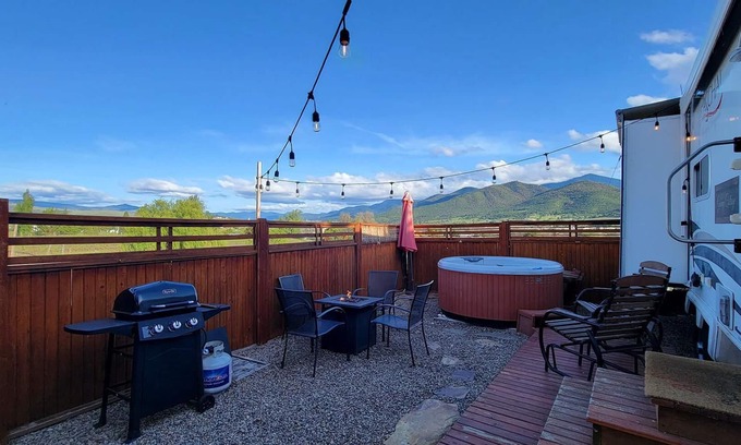 Talent Apartment | 4 units includes two cottages and two trailers with king and queen beds, kitchens, and dining areas.
