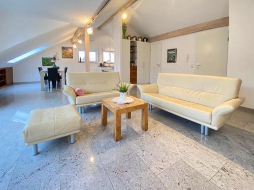 Boeblingen Apartment | 4 Zimmer Apartment, 125 qm, ruhig und zentrumsnah, max 5 Pers, Dachterasse, Garage, 1000 MBit