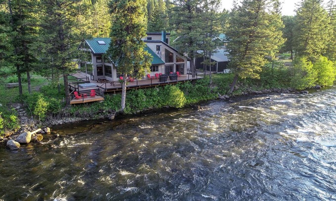 Ashton Cabin | 40-acre haven on the banks of the Fall River