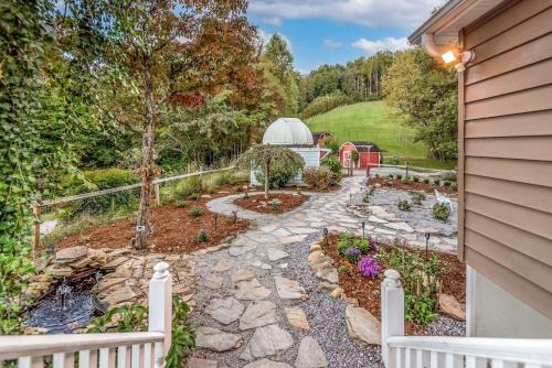 Moravian Falls House | 40 Acres w/Waterfalls, Vineyard, Stream, 5 bedroom
