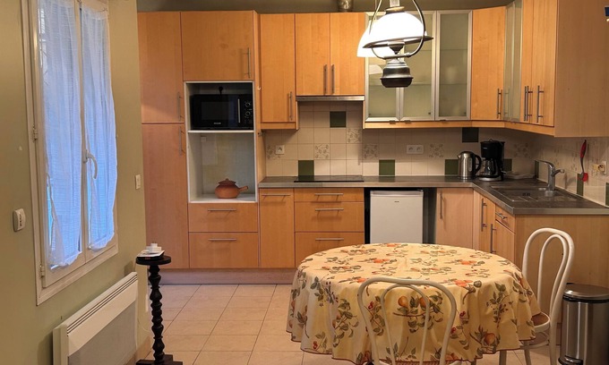 Thiais House | 40 m2 house with small garden 20 minutes from the center of Paris door to door
