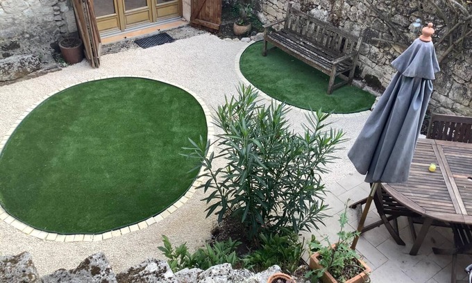 Issigeac House | 400-Year-Old Stone House In Lovely Medieval Market Village - Dordogne SW France