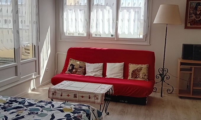 Quartier Saint-Leon Apartment | 40m2 studio located 5 minutes walk from the city center with beautiful terrace