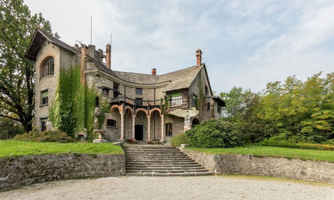 Bosisio Parini Villa | 413 m² Villa ∙ 7 bedrooms ∙ 12 guests