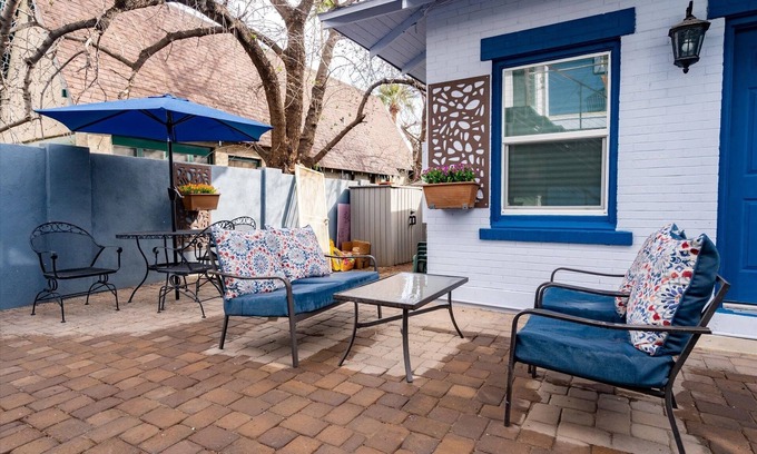 Roosevelt House | 42 Chelsea Place On The Park- In Heart Of Downtown 3 Bedroom Home