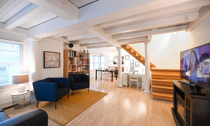 Devon House | 42 Wood Ave · 5 Minute Walk To Beach! Amazing Backyard Space!