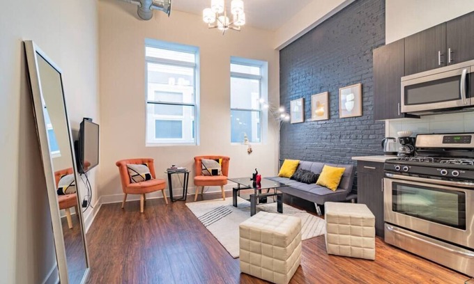 Near South Side Apartment | 420 friendly Modern 2BR with optional parking for up to 6 guests