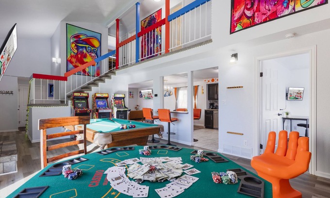 Arvada House | 420Friendly 7BR HotTub Sauna Theater PS5 Arcade RedRocks