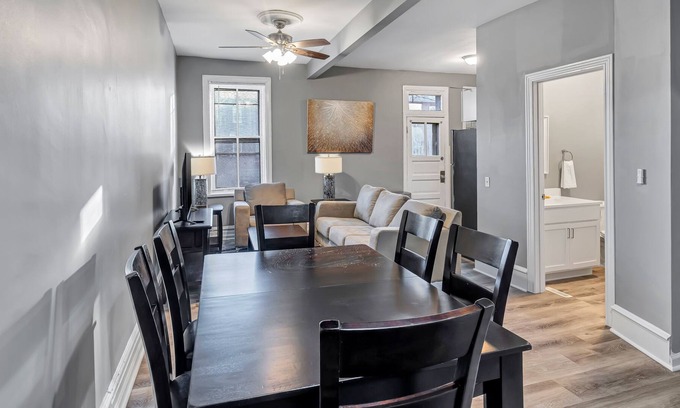 Shaw Apartment | 4228b - Beautiful, Rehabbed Unit in Shaw Community