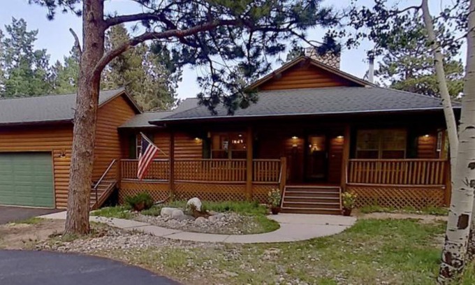 Divide House | 423 m² House ∙ 5 bedrooms ∙ 8 guests