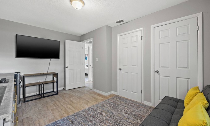 Tampa Bed & Breakfast | 4306 C - Enchanting Home in Tampa