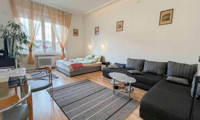 Csarnok negyed Apartment | 44 m² Apartment ∙ 1 bedroom ∙ 3 guests