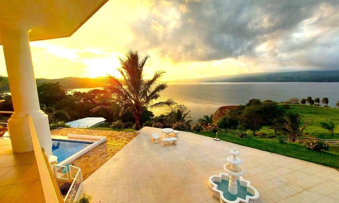 Tronadora House | 450 m² House ∙ 4 bedrooms ∙ 8 guests