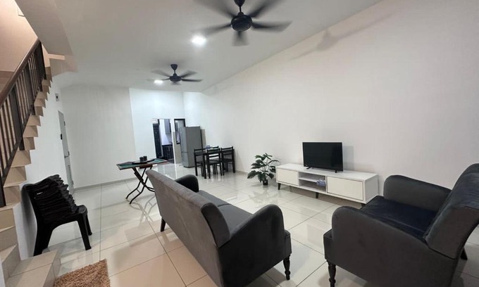 Tebrau House | 46 Crest Near Yi Jia HeLiXuan New Cathay Long Sing Mount Austin Restaurant