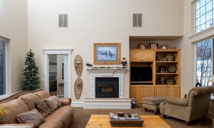 Midway House | 465 m² House ∙ 5 bedrooms ∙ 14 guests
